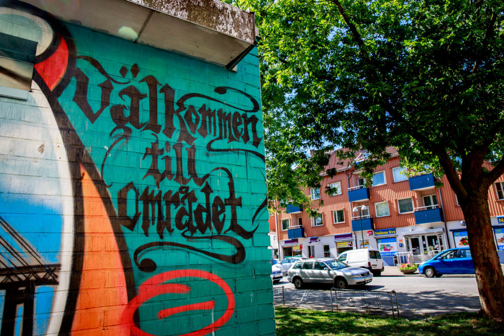 I området Seved i Malmö välkomnas vi till området av en färggrann grafittivägg. Foto: Krister Hansson